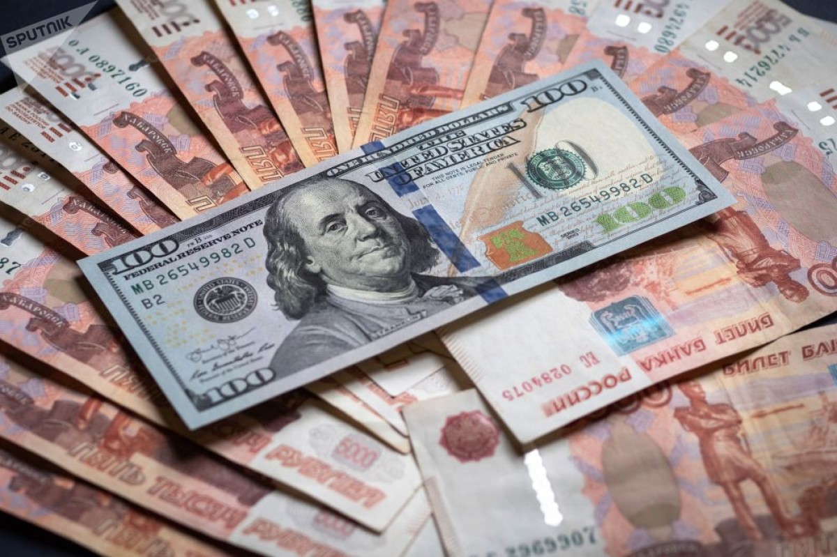 Oʻzbekistonda dollarning rasmiy kursi 11 ming 50 soʻmdan pastga tushdi, rubl ham keskin pasaydi