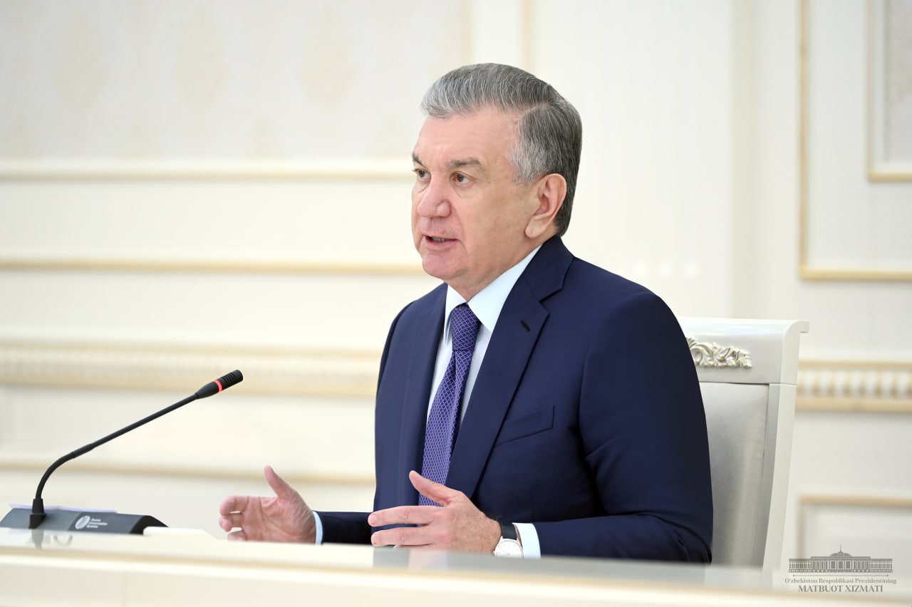 Президент тўқимачилик соҳасидаги 50 та брендни Ўзбекистонга олиб келиш бўйича топшириқ берди