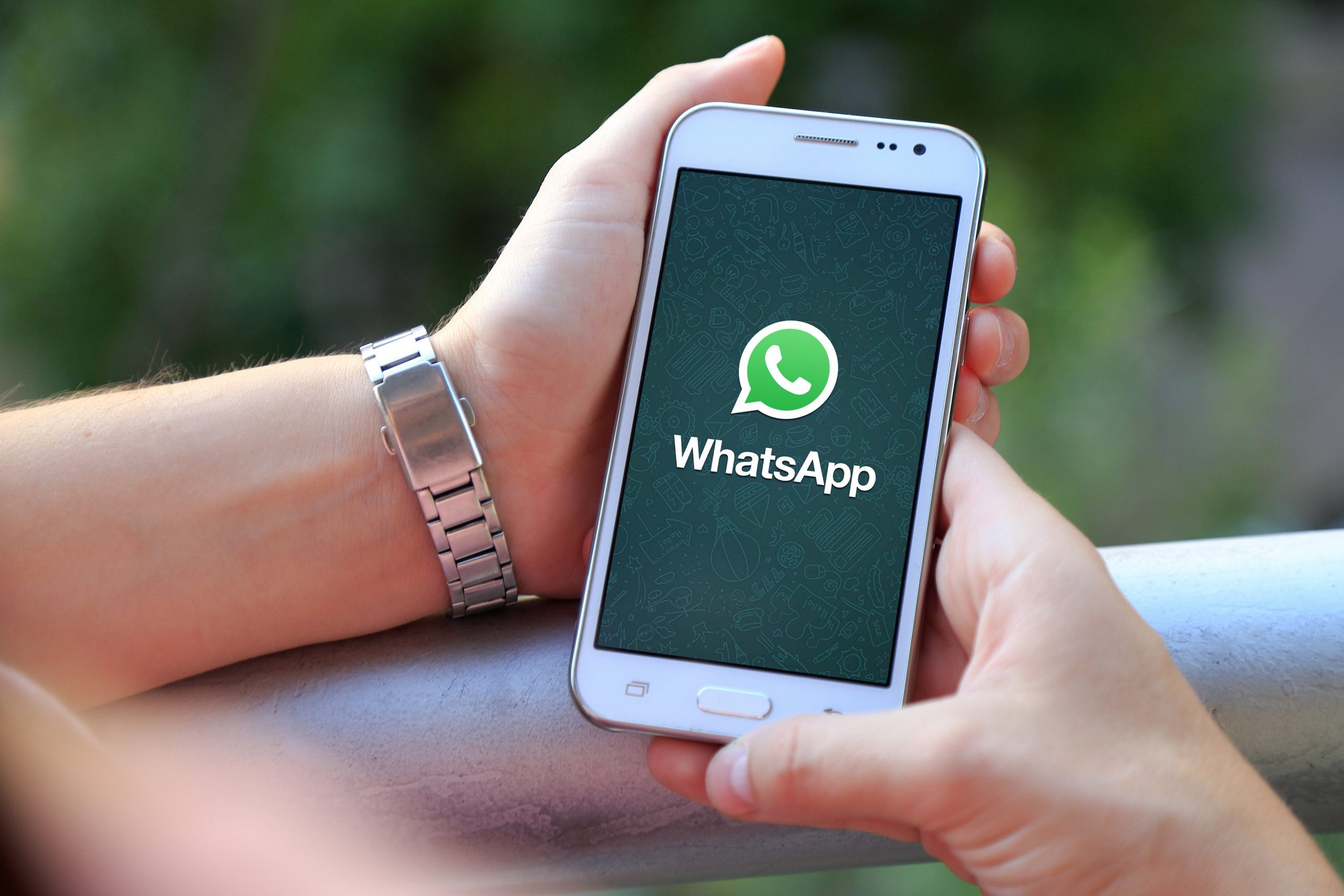 WhatsApp хабарларни таҳрирлаш функциясини ишга туширади