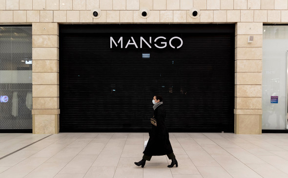 Mango Россиядаги барча дўконларини сотади