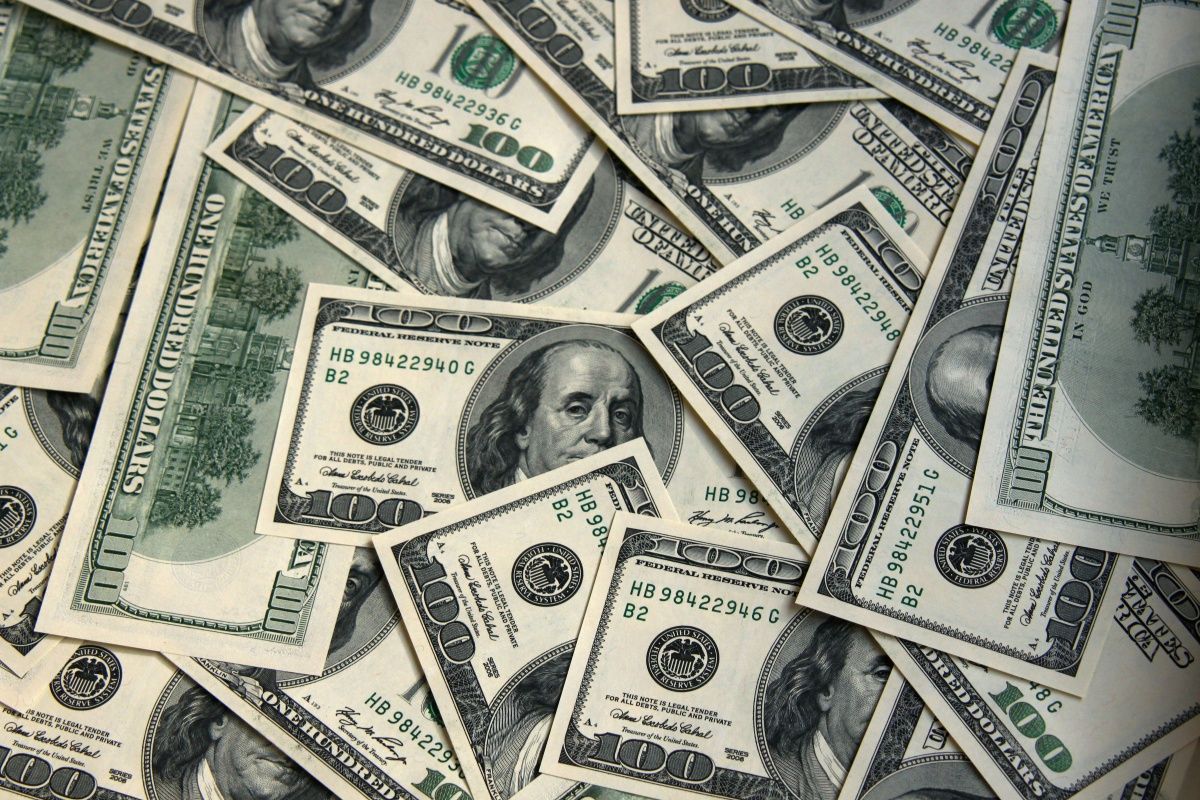Oʻzbekistonda dollarning rasmiy kursi yana 11 ming soʻmdan oshdi