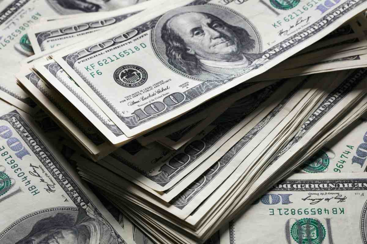 Oʻzbekistonda dollarning rasmiy kursi koʻtarildi
