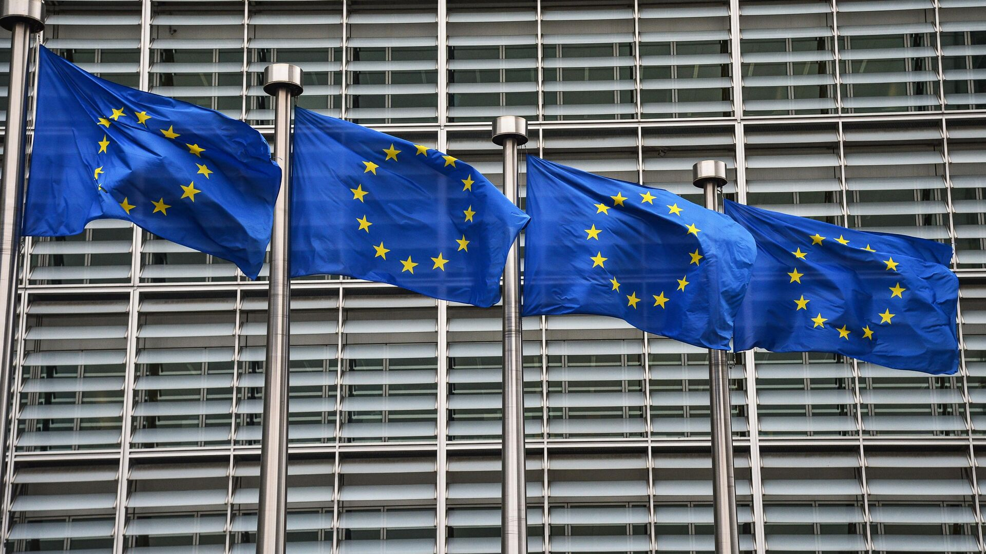 Европа Иттифоқи россиялик тадбиркорларнинг жами 14 млрд еврога яқин активларини музлатиб қўйди