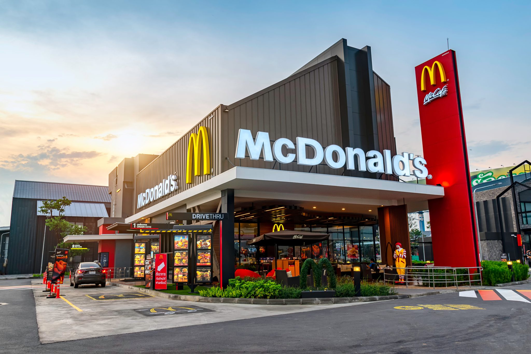 McDonald’s Россия бозорини тарк этиши оқибатида 1,2 млрд доллар зарар кўрди