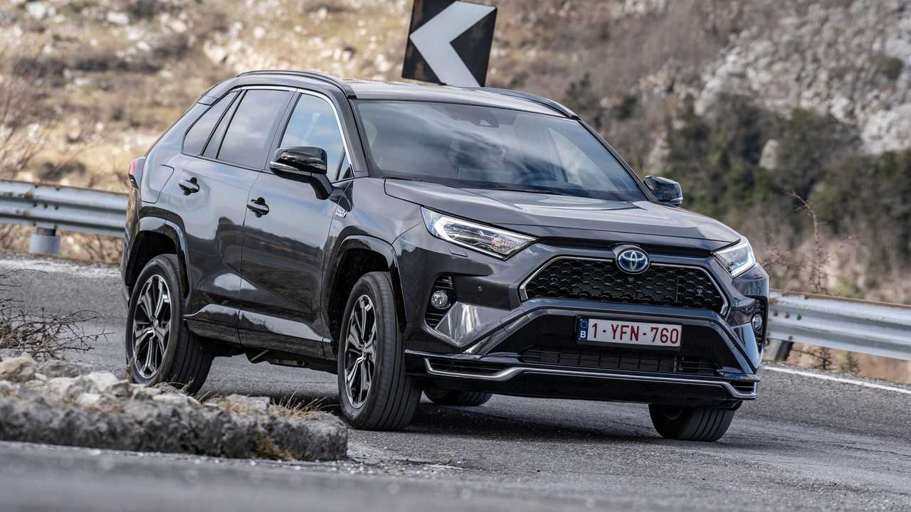 Японияда ҳайдалган Toyota автомобиллари янгисидан икки баравар қиммат сотилмоқда