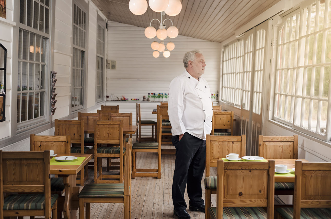 Rossiyada safarbarlik eʼlon qilingandan keyin restoranlarning daromadi kamaydi