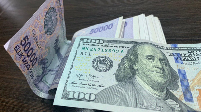 Ўзбек сўми бир йилда долларга нисбатан 3,9 фоизга қадрсизланди