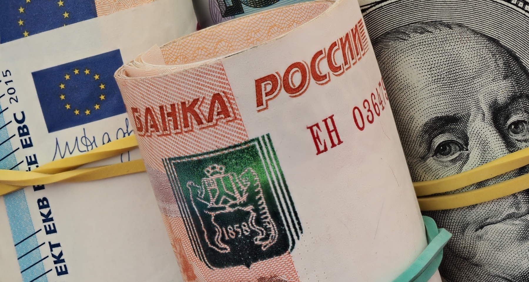 Нега рубль қимматлашмоқда ва бунинг оқибати қандай? Оддий сўзлар билан тушунтирамиз