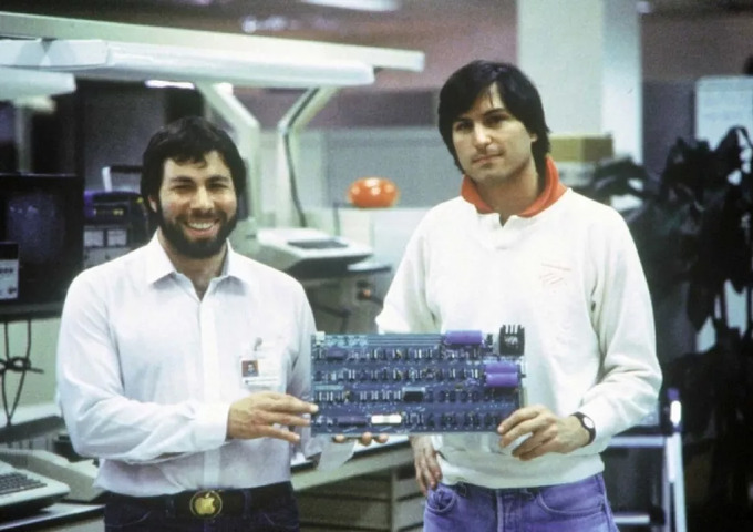 Appleʼнинг технология гигантига айланиш тарихи