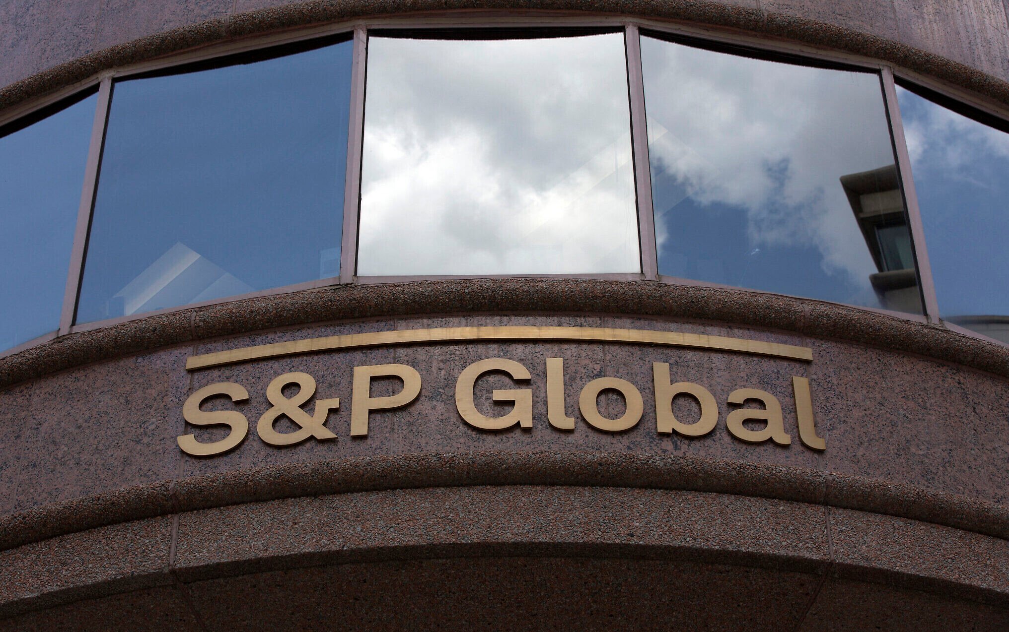 S&P сўнгги етти йилда биринчи марта Ўзбекистоннинг кредит рейтингини оширди