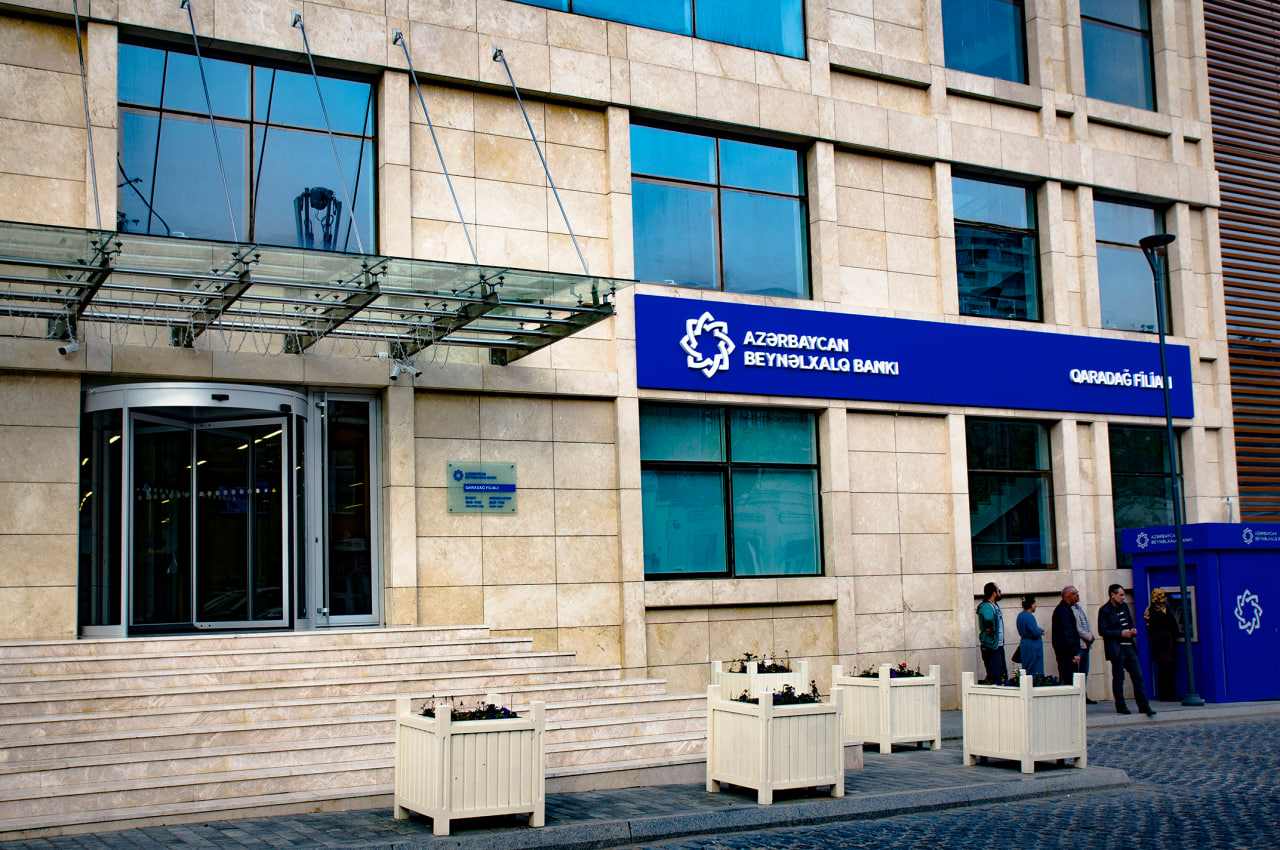 Ozarbayjon Xalqaro banki Davrbankʻning nazorat paketini sotib olmoqda