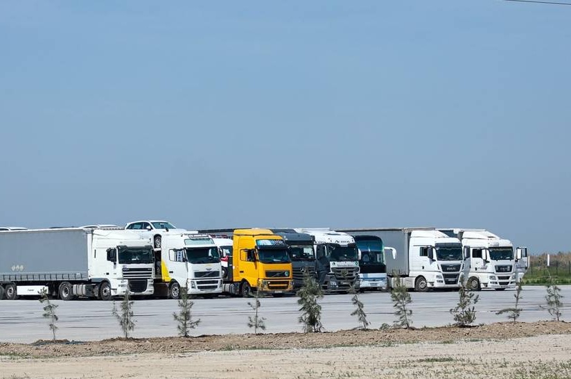 Сурхондарёда жазирама сабаб оғир юк автомобиллари ҳаракати чекланади